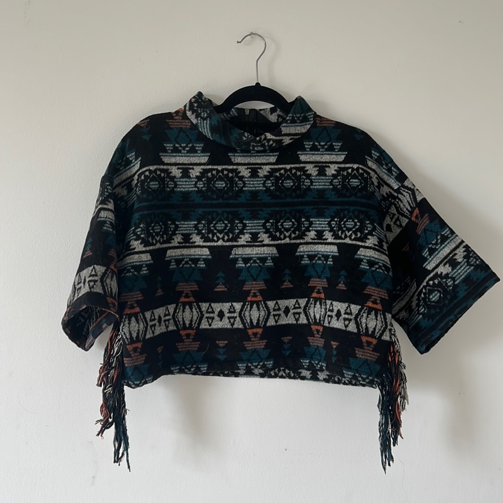 Romeo + Juliet Couture Cropped Sweater